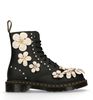Dr. Martens Pascal met bloemen
