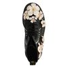 Dr. Martens Pascal met bloemen