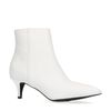 Witte enkellaarsjes met kitten heel