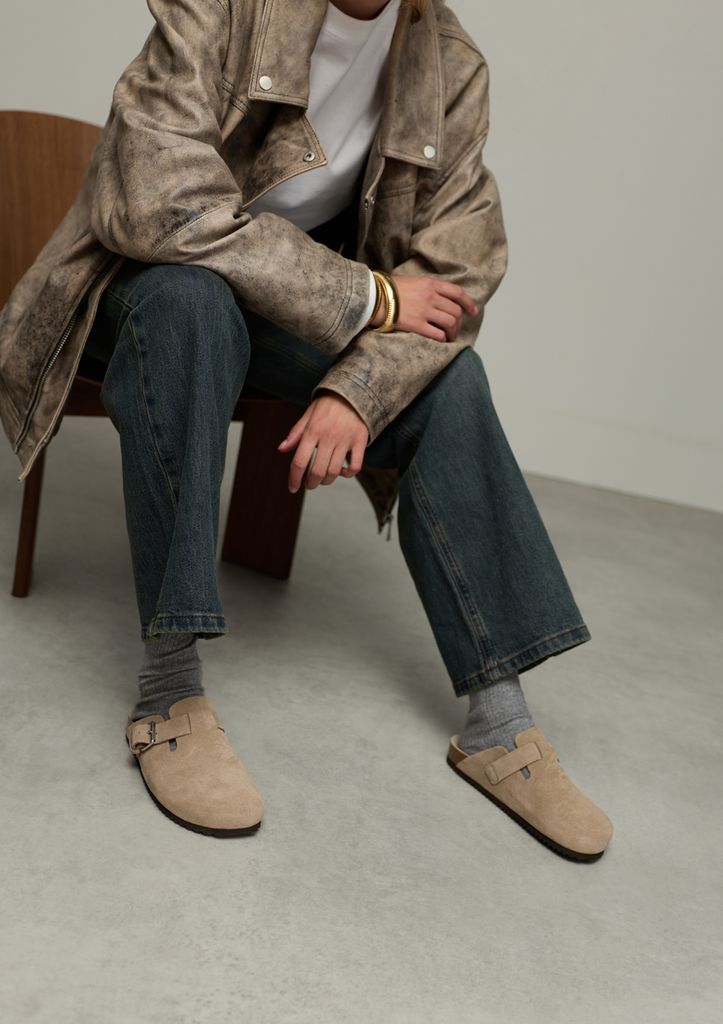 Sacha Taupe Suède Clogs Met Gesp