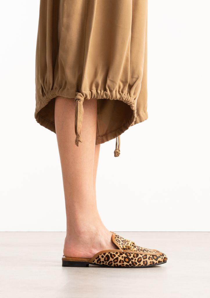 Sacha Leopard Slip On Loafers Met Goudkleurige Chain