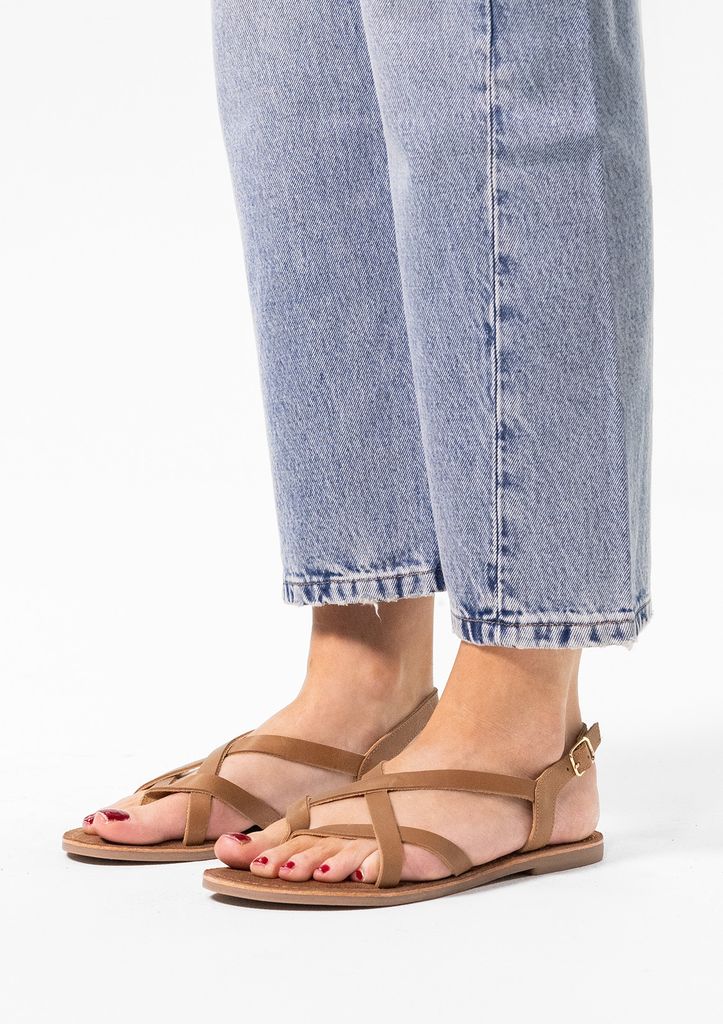 Sacha Cognac Sandalen Met Gekruiste Bandjes