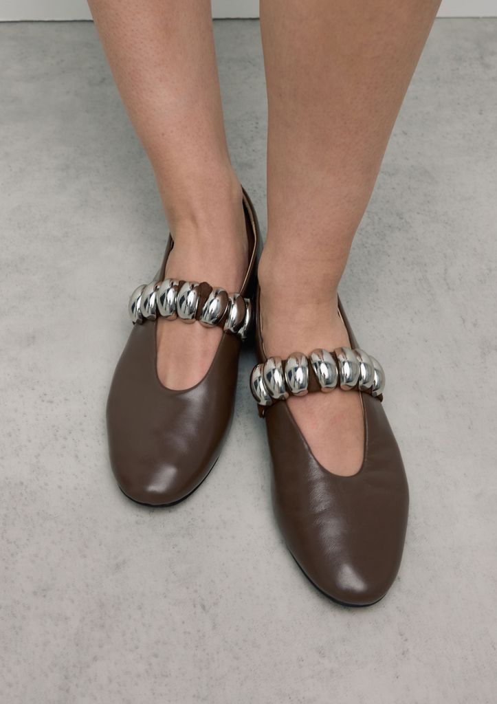 Sacha Bruine Leren Ballerina's Met Zilverkleurige Studs