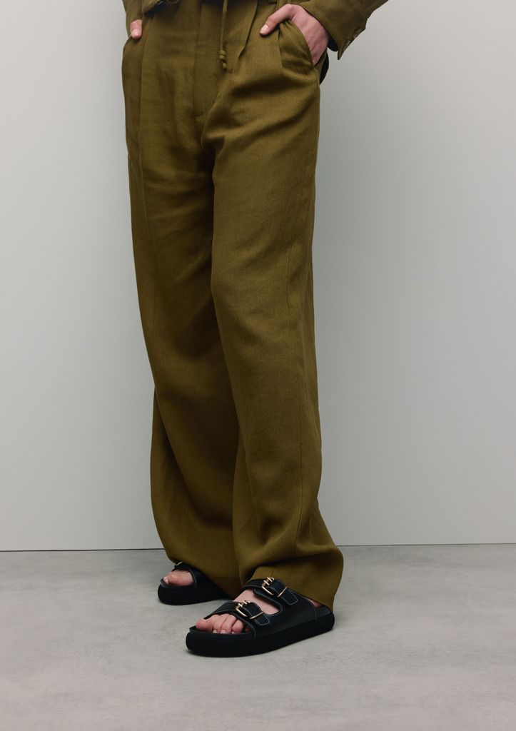 Sacha Zwarte Leren Slippers Met Goudkleurige Buckles