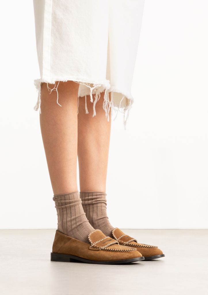 Sacha Cognac Suède Loafers Met Gestikte Details
