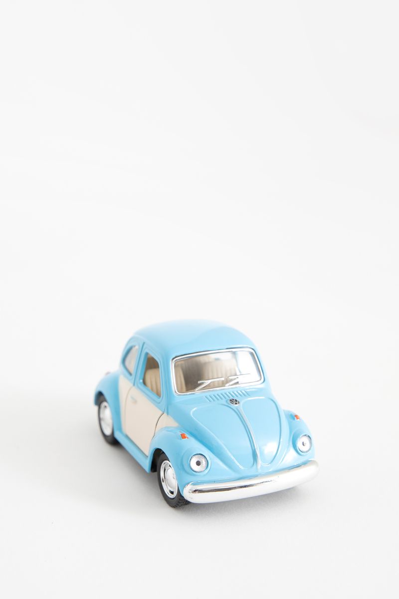 Metalen volkswagen beetle pastel lichtblauw