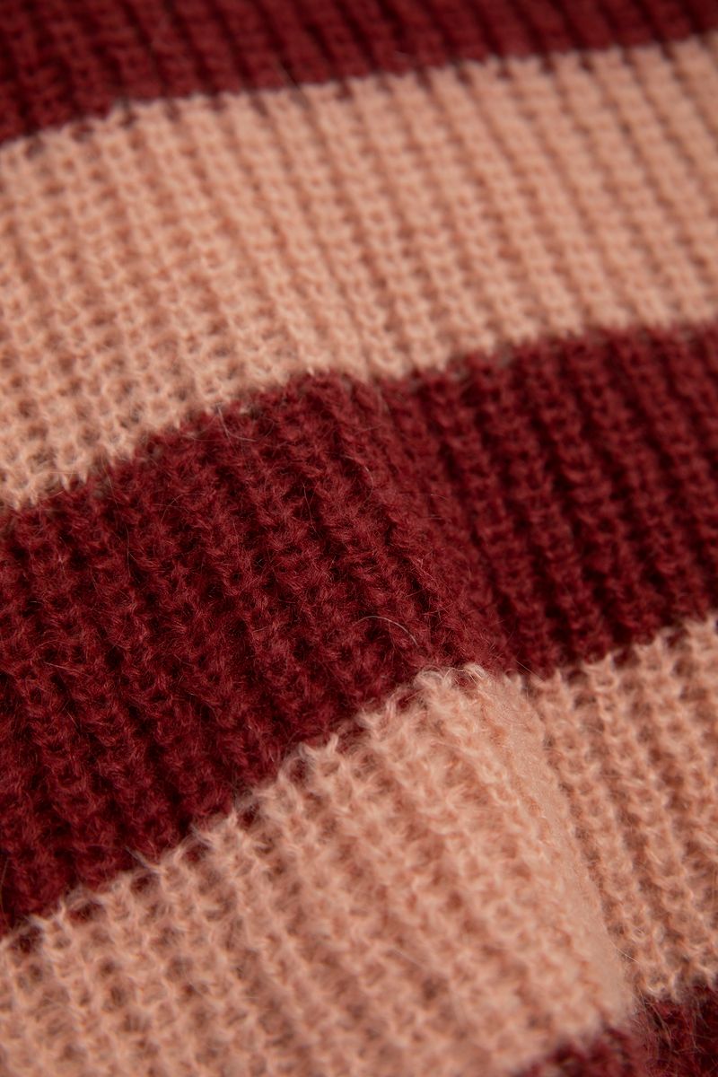 Roze gestreepte fijngebreide trui