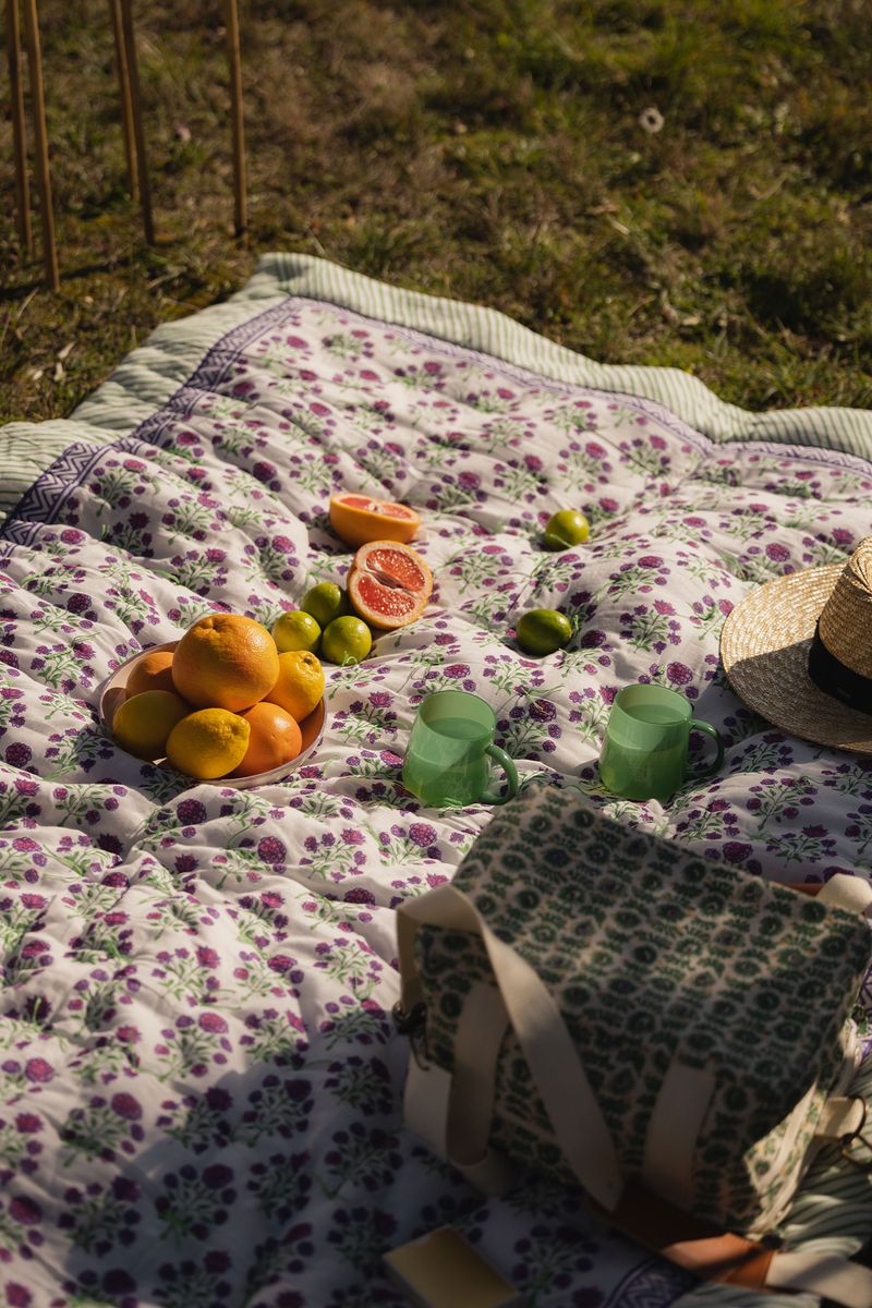 Groen picknickkleed met bloemenprint