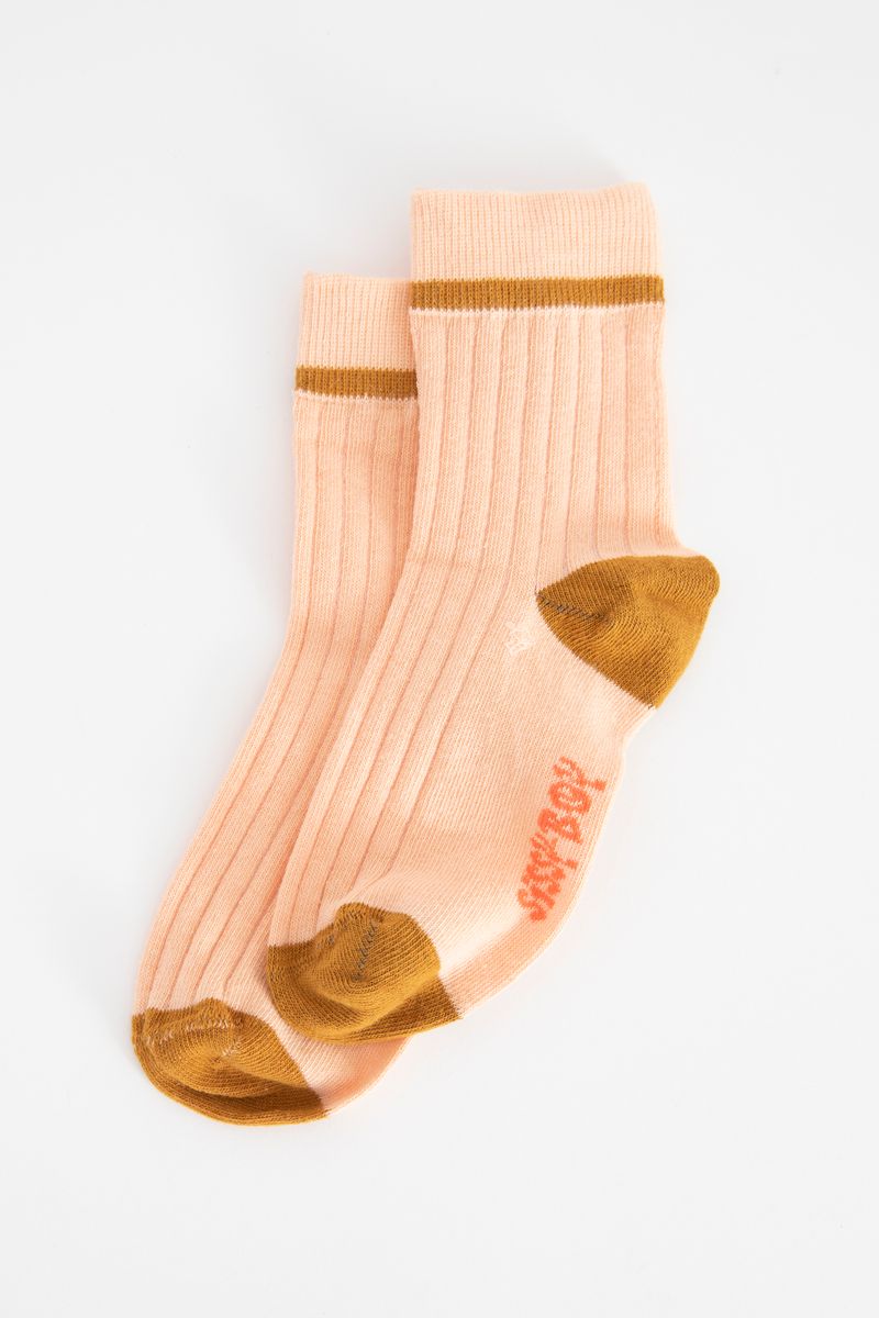 Lichtoranje sokken met detail