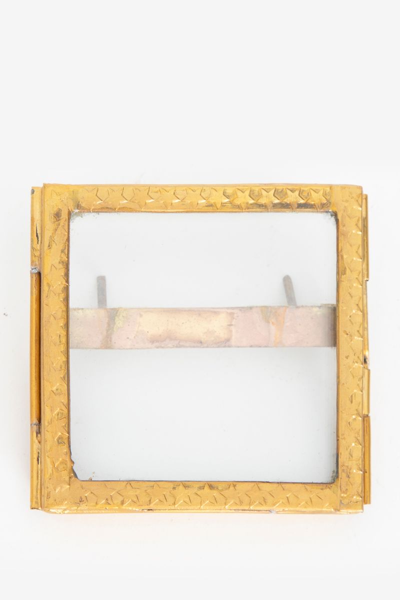 Goudkleurig fotolijstje dubbelglas staand met sterretjes (8,5x8,5 cm)