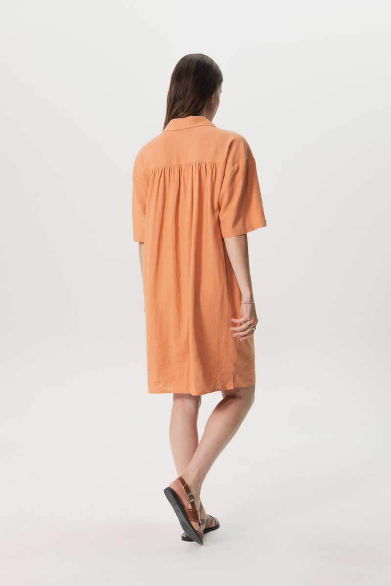 Oranje doorknoop jurk