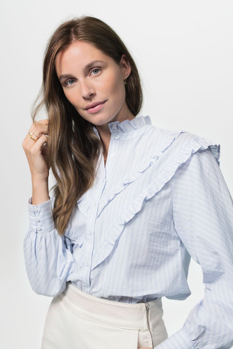 Sissy-Boy - Lichtblauw gestreepte blouse met ruffle details