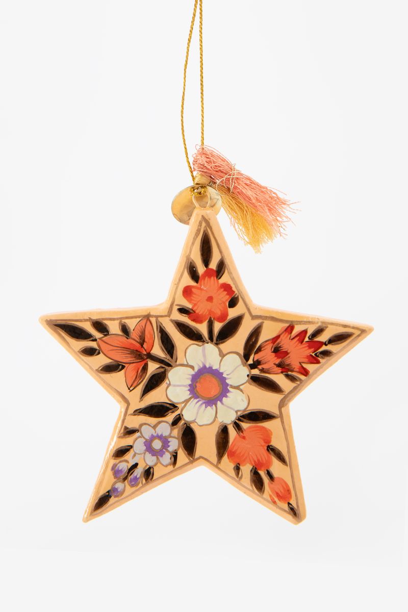 Kerst ornament beige ster met bloemen papier maché