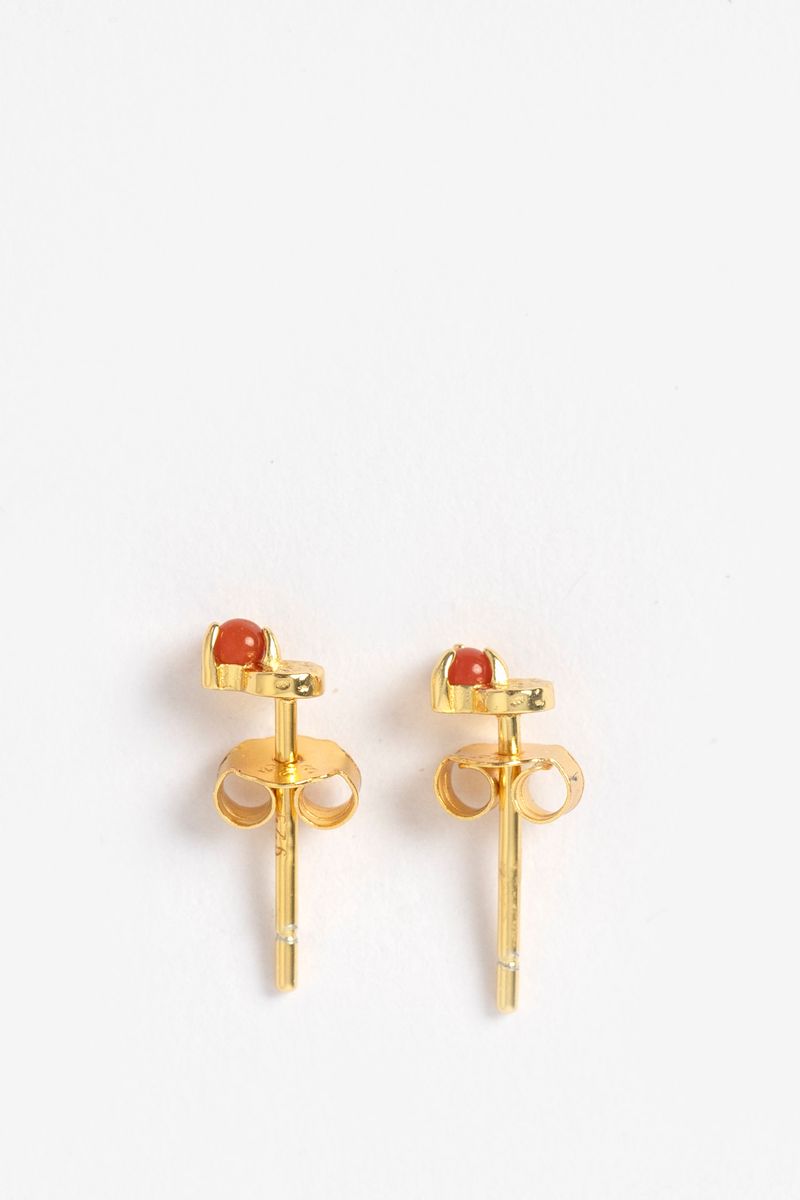 Gold Plated Stud Oorbellen Met Rood Steentje