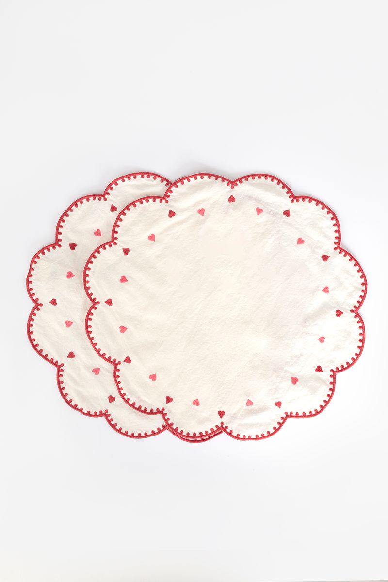 Set Van 2 Beige Placemats Met Rode En Roze Geborduurde Hartjes