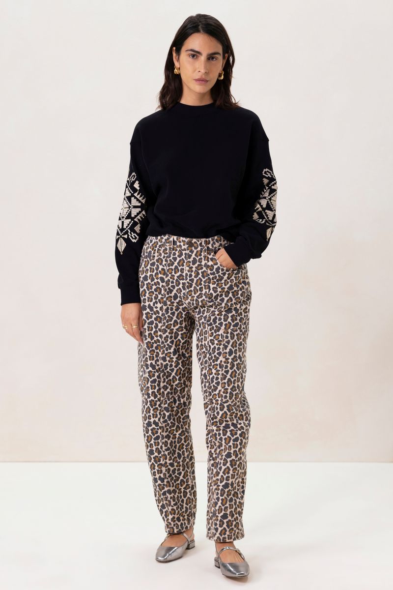 Zwarte Sweater Met Geborduurde Mouw