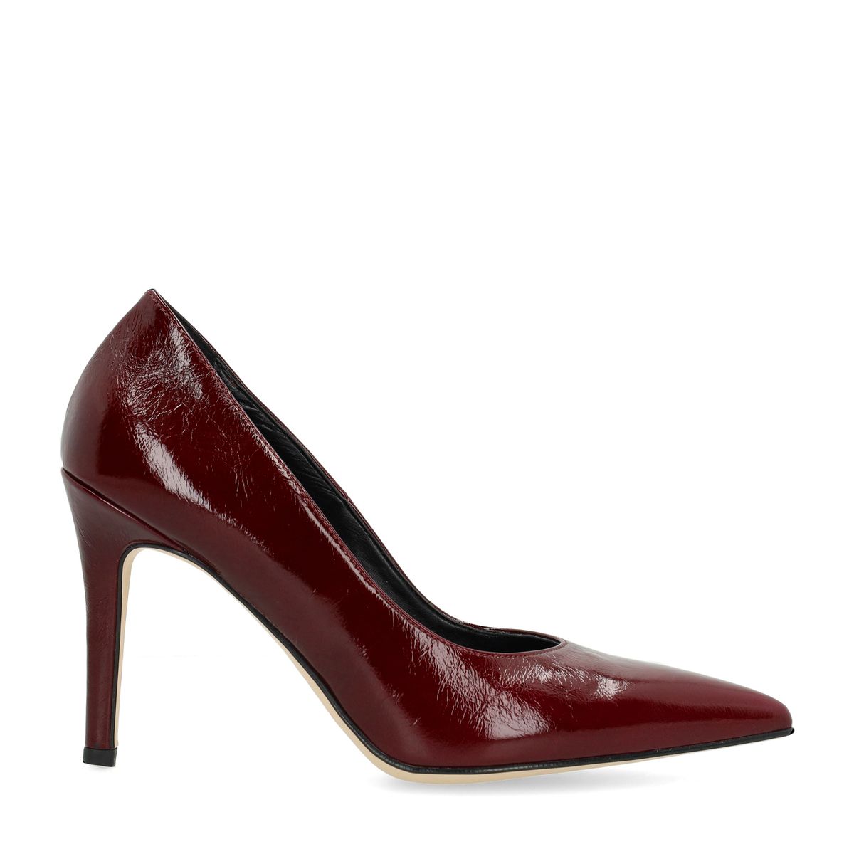 Lakleren burgundy pumps