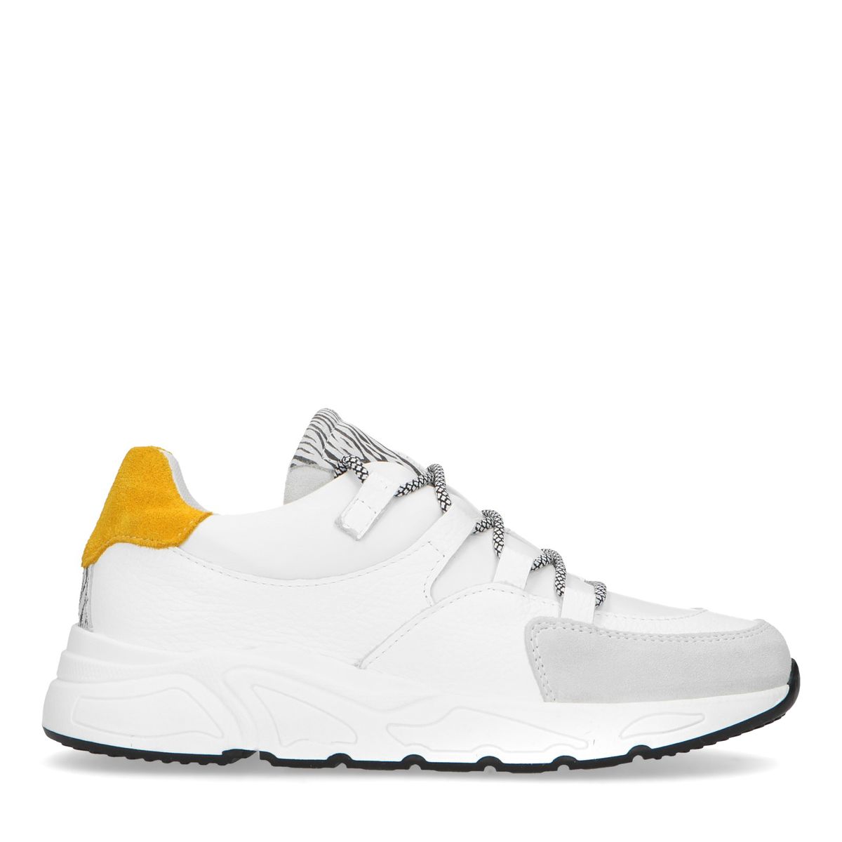 Weiße Dad-Sneaker mit ockergelbem Detail