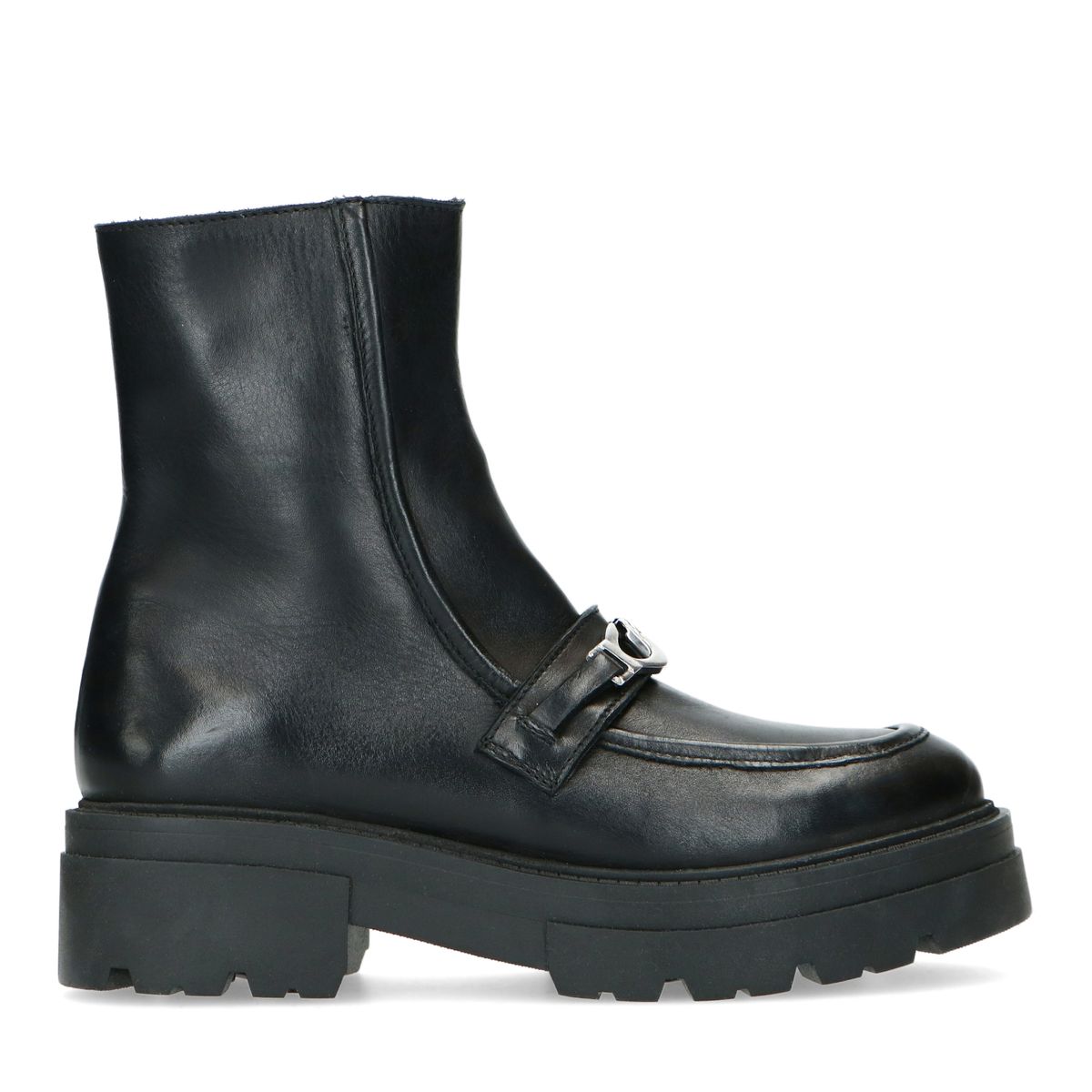 Schwarze Leder-Stiefeletten mit silberfarbener Kette