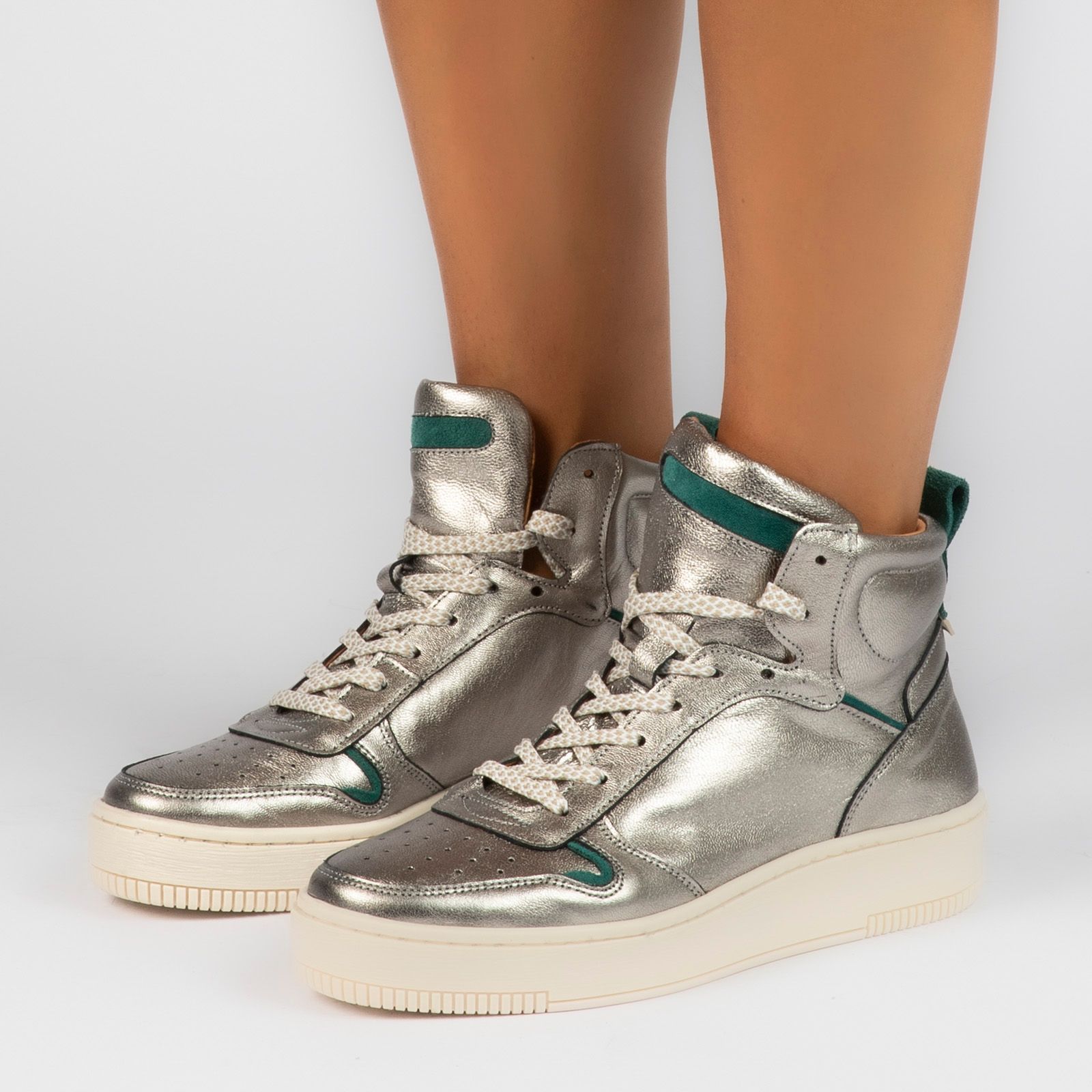 Zilverkleurige sneakers 2025