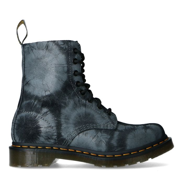 tying dr martens