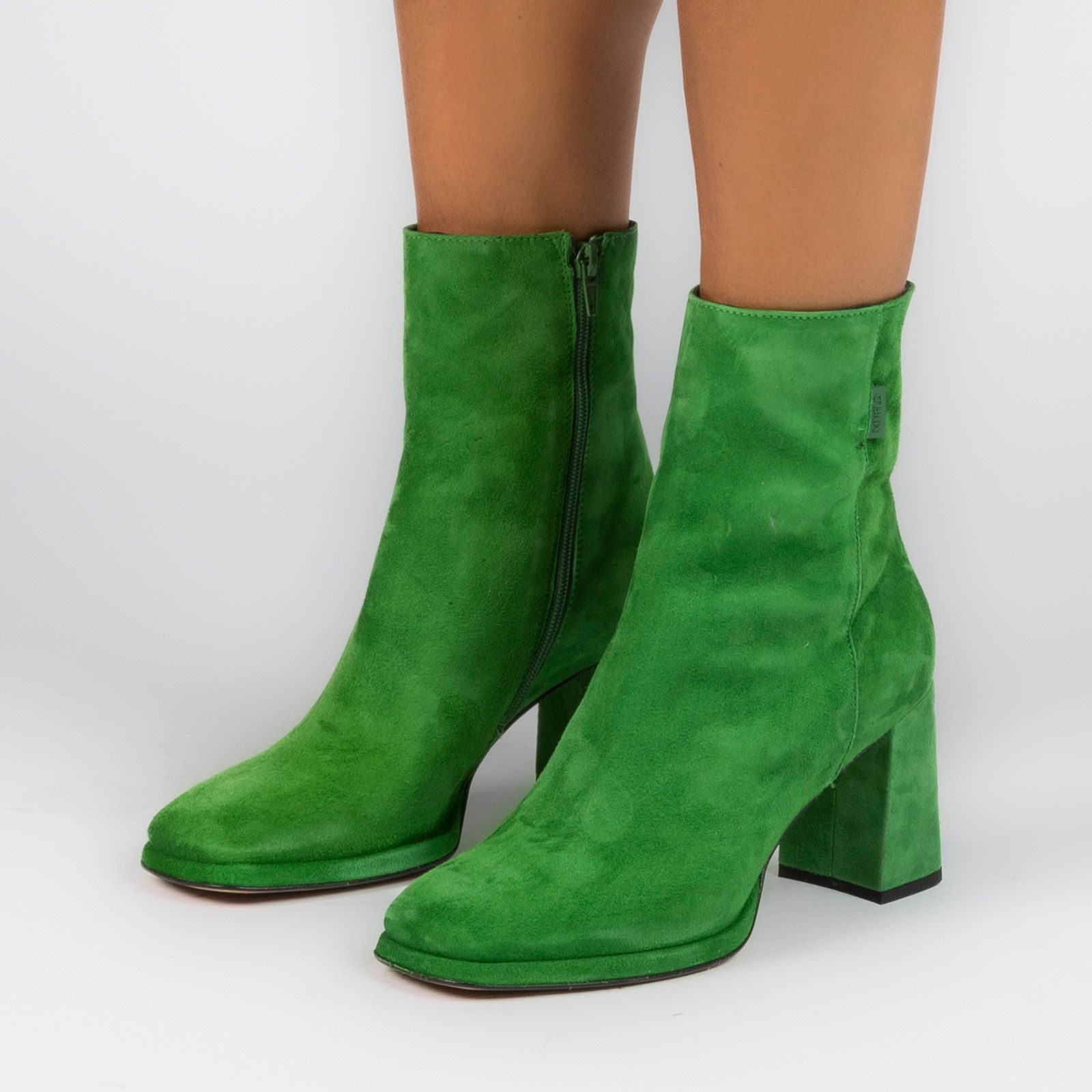 Groene suède enkellaarsjes met hak - Dames | MANFIELD
