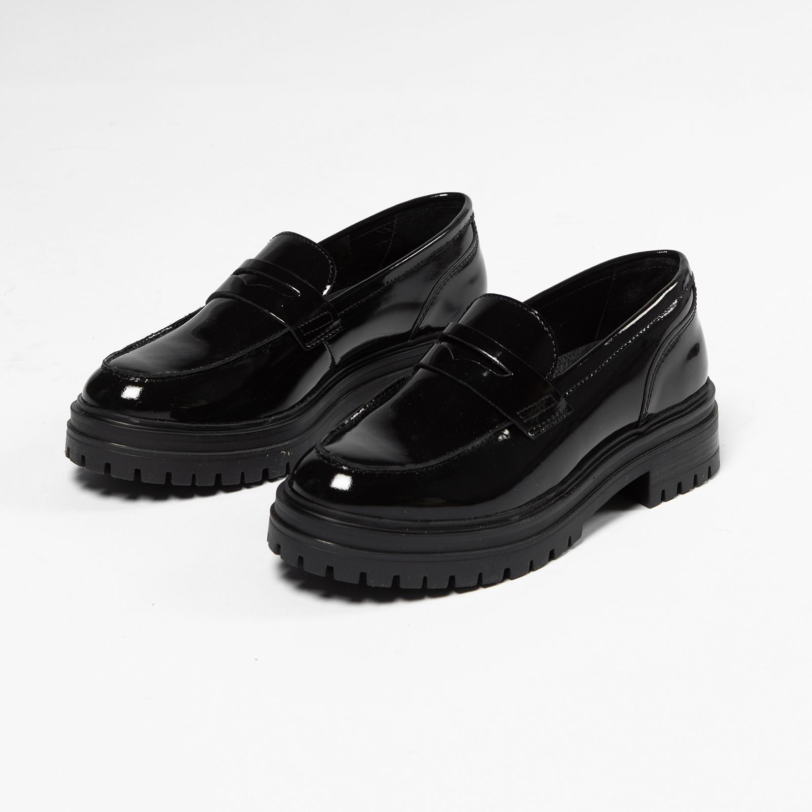 Chunky zwarte loafers van lakleer - Dames | MANFIELD