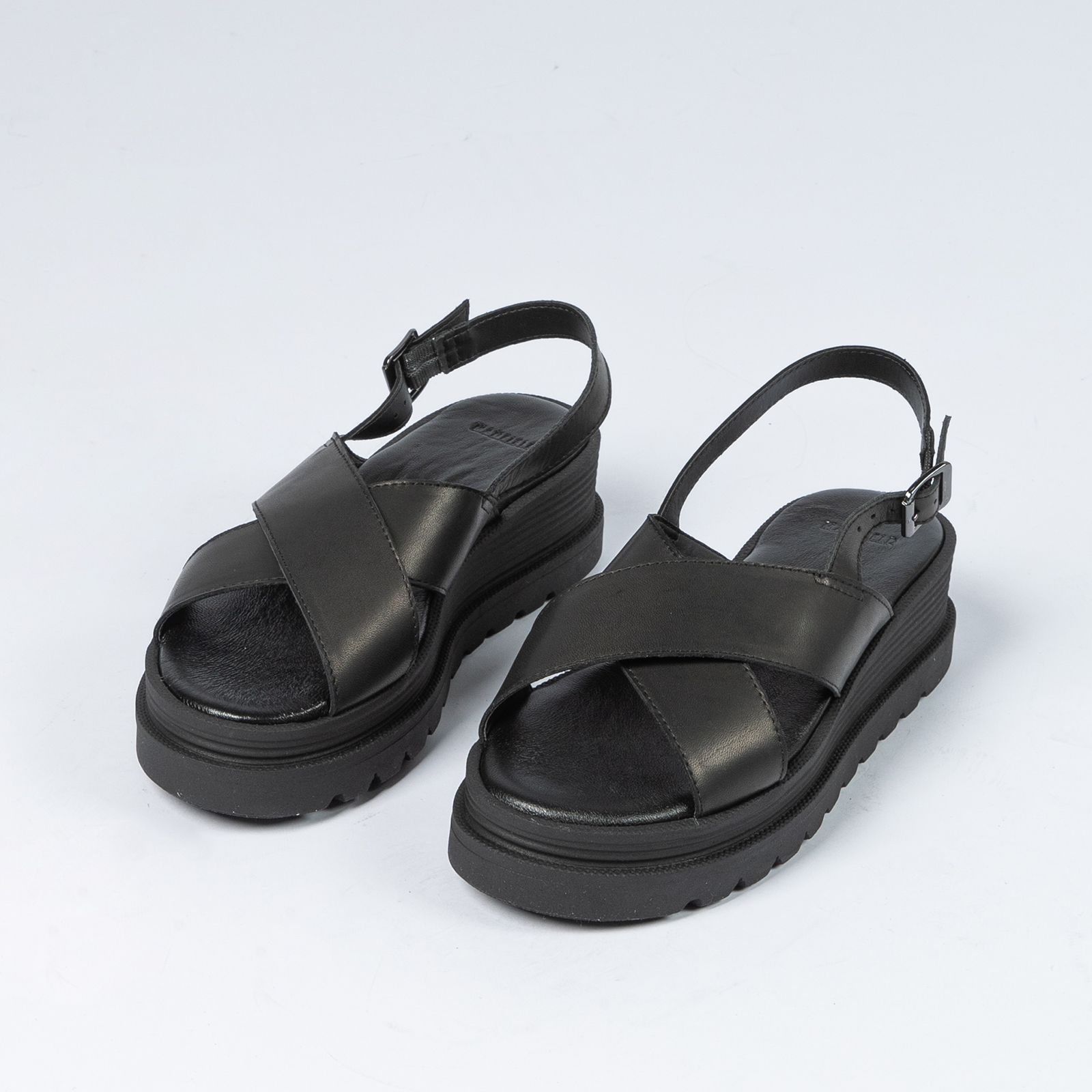 Afdeling beu Prik Zwarte leren sandalen met plateauzool - Dames | MANFIELD