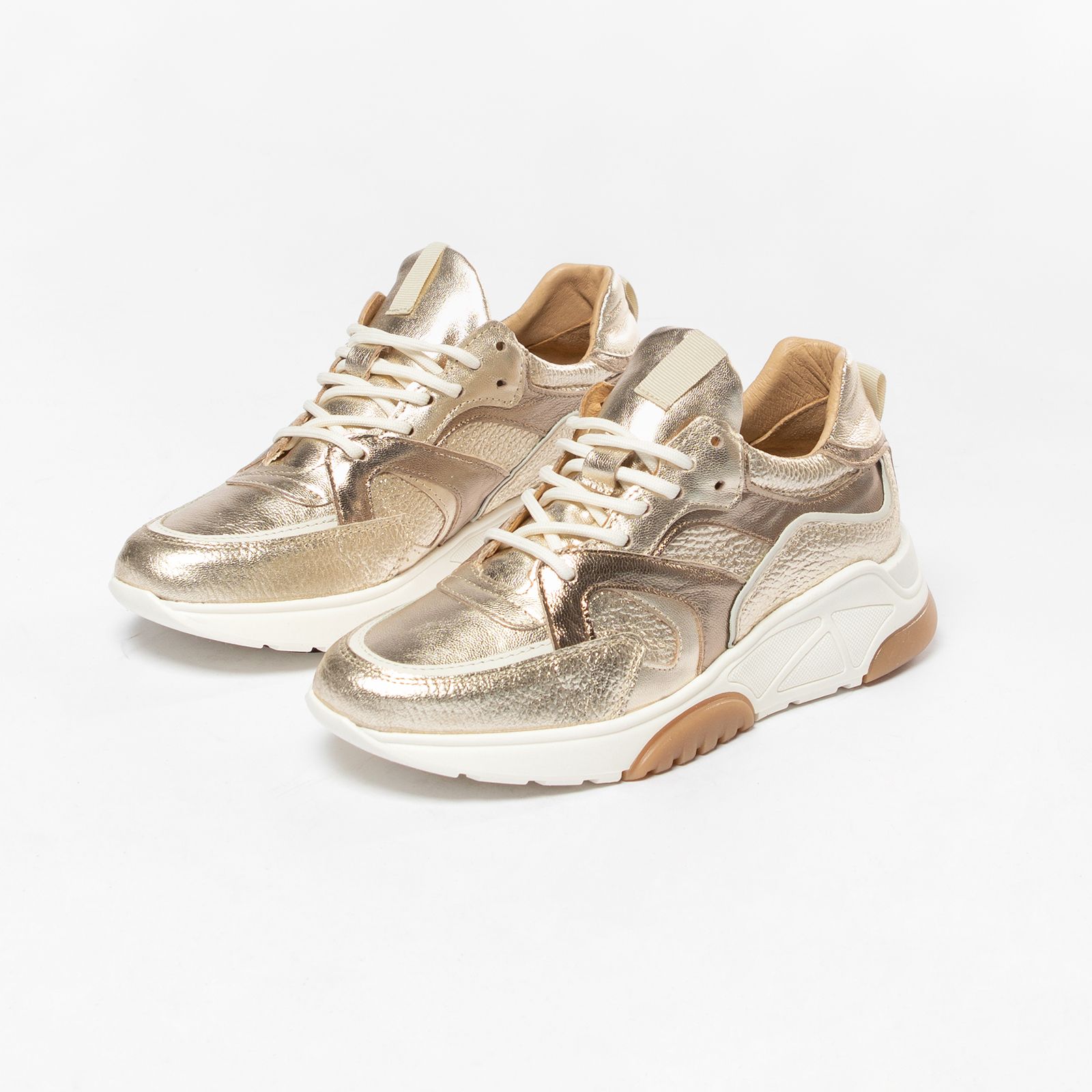 Goudkleurige leren sneakers met details - Dames | MANFIELD