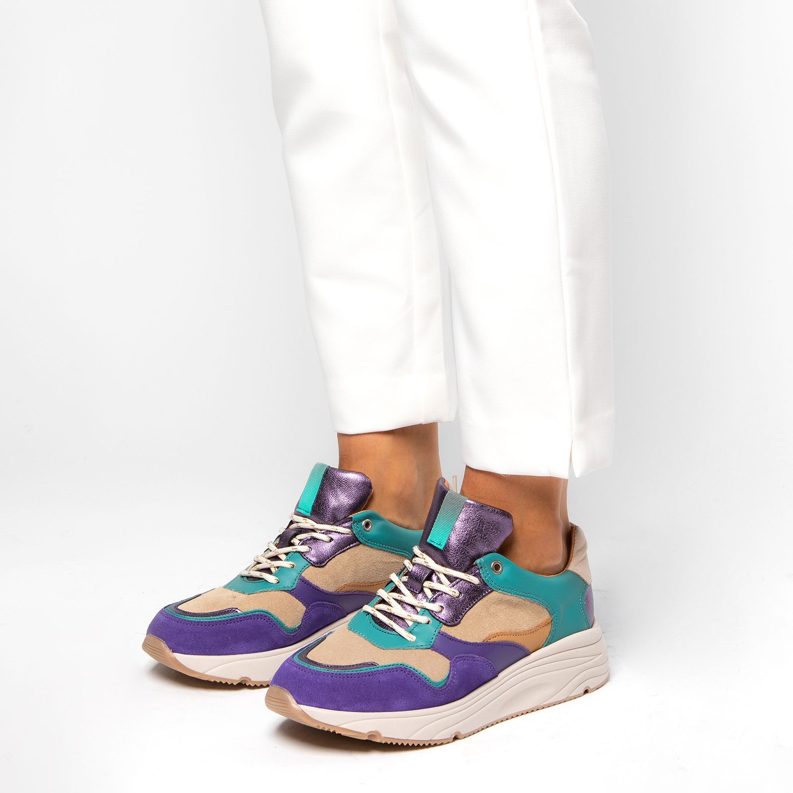 Paarse suède sneakers met gekleurde details - Dames | MANFIELD