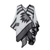 Grauer Poncho