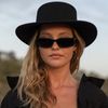 Eckige schwarze Sonnenbrille