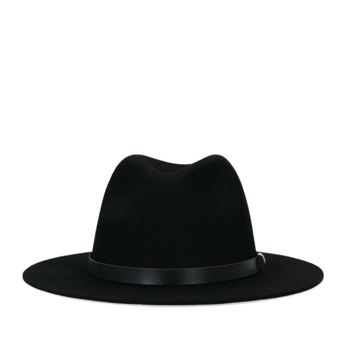 Zwarte wollen hoed