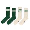 Set aus grünen und weißen Socken