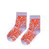 Lila Socken mit orangefarbenem Zebramuster