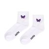 Weiße Sportsocken mit lila Schmetterling