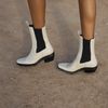 Beige chelsea boots met spitse neus