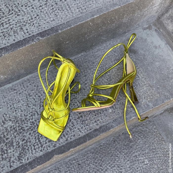 Metallic limegroene sandalen met trechterhak