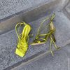 Metallic limegroene sandalen met trechterhak
