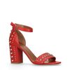 Rode sandalen met hak met studs