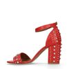 Rode sandalen met hak met studs