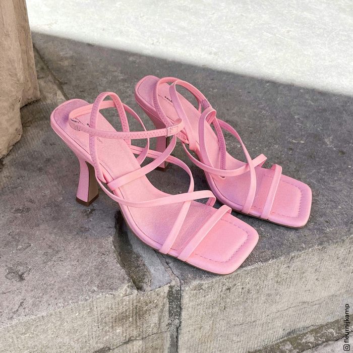 Roze hak sandalen met bandjes en carré neus
