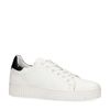 Witte sneakers met lak detail