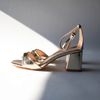 Goudkleurige sandalen met hak