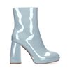 Lichtblauwe enkellaarsjes met lak look