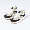 Vegan beige sneakers met zwarte details