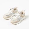 Beige sneakers met zilverkleurige details