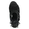 Zwarte opengewerkte sandalen met hak