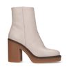 Bottines couleur café latte au talon bottier