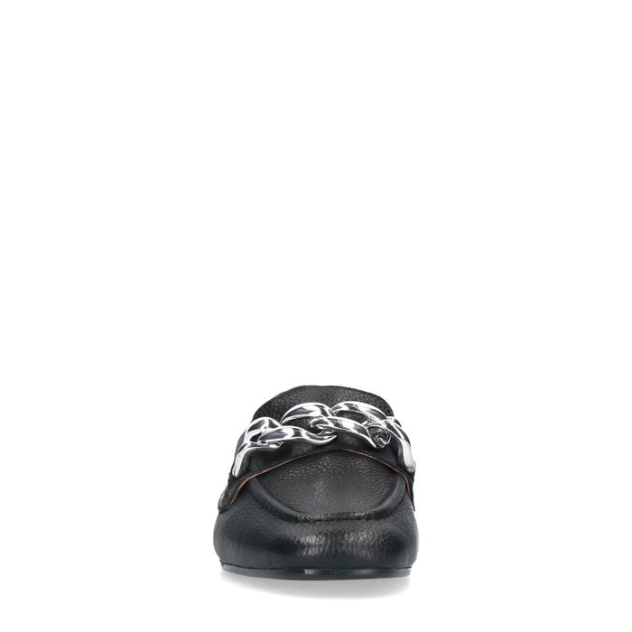 Loafers noirs avec des détails argentés